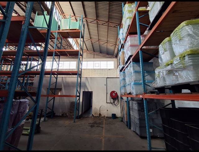 1,900M² WAREHOUSE TO LET IN HERIOTDALE